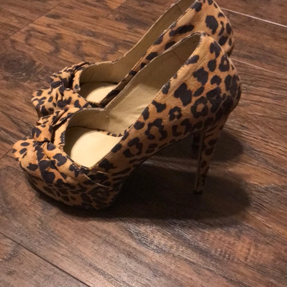 Leopard Heels - Picture 2 of 3